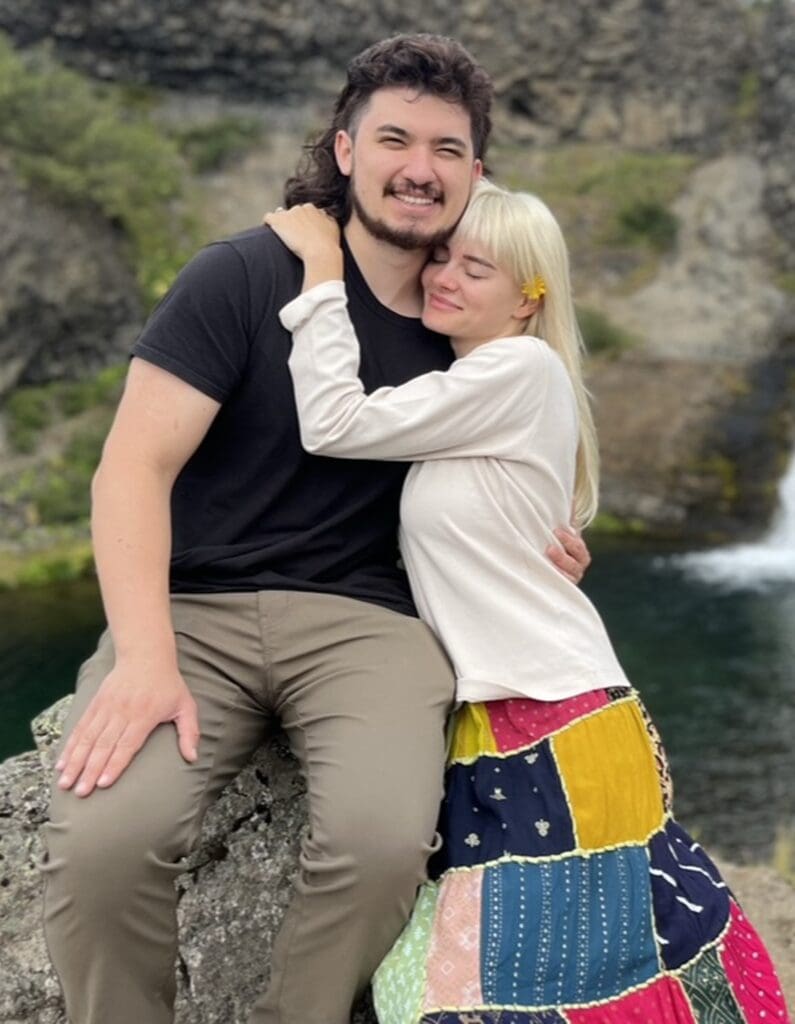 Tessa Tennant hiking with her fiancé.